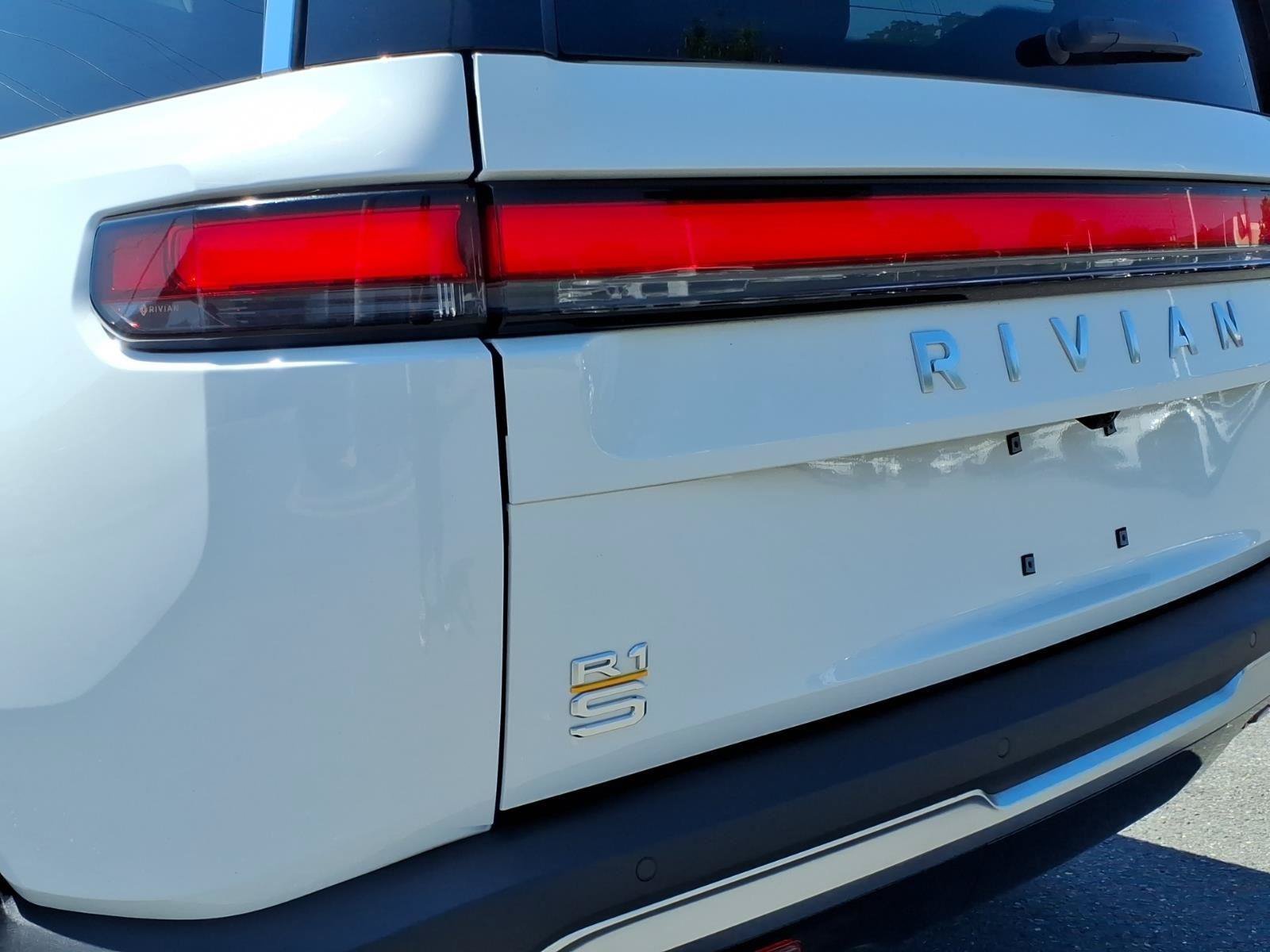 Used 2024 Rivian R1S Adventure AWD/4WD image 13
