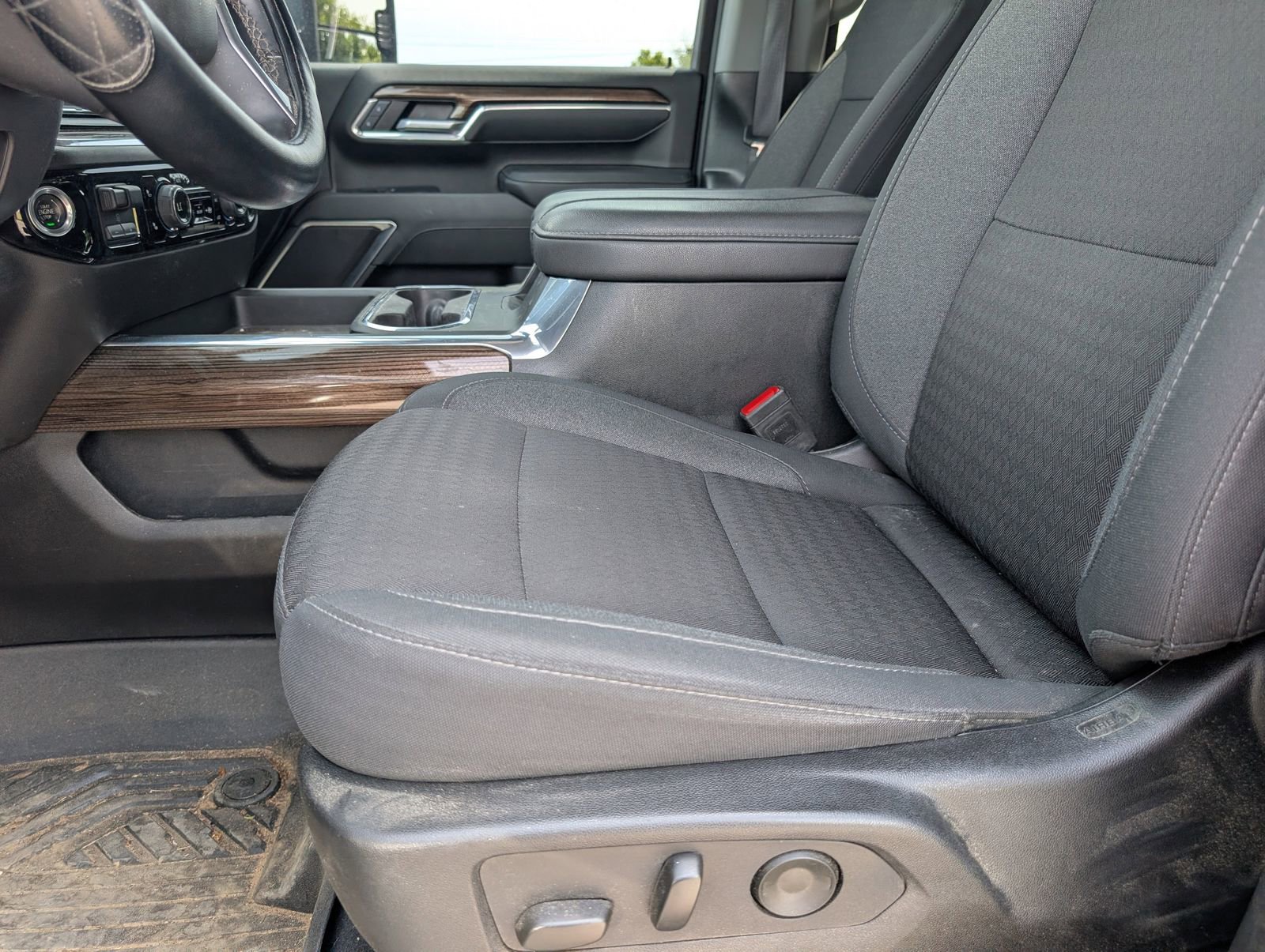 Used 2025 Chevrolet Silverado 2500 LT AWD/4WD image 8