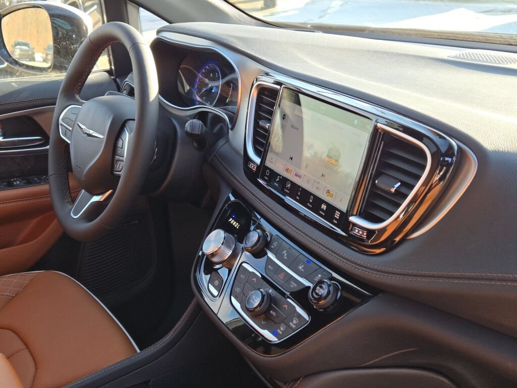 New 2026 Chrysler Pacifica Pinnacle AWD/4WD image 9