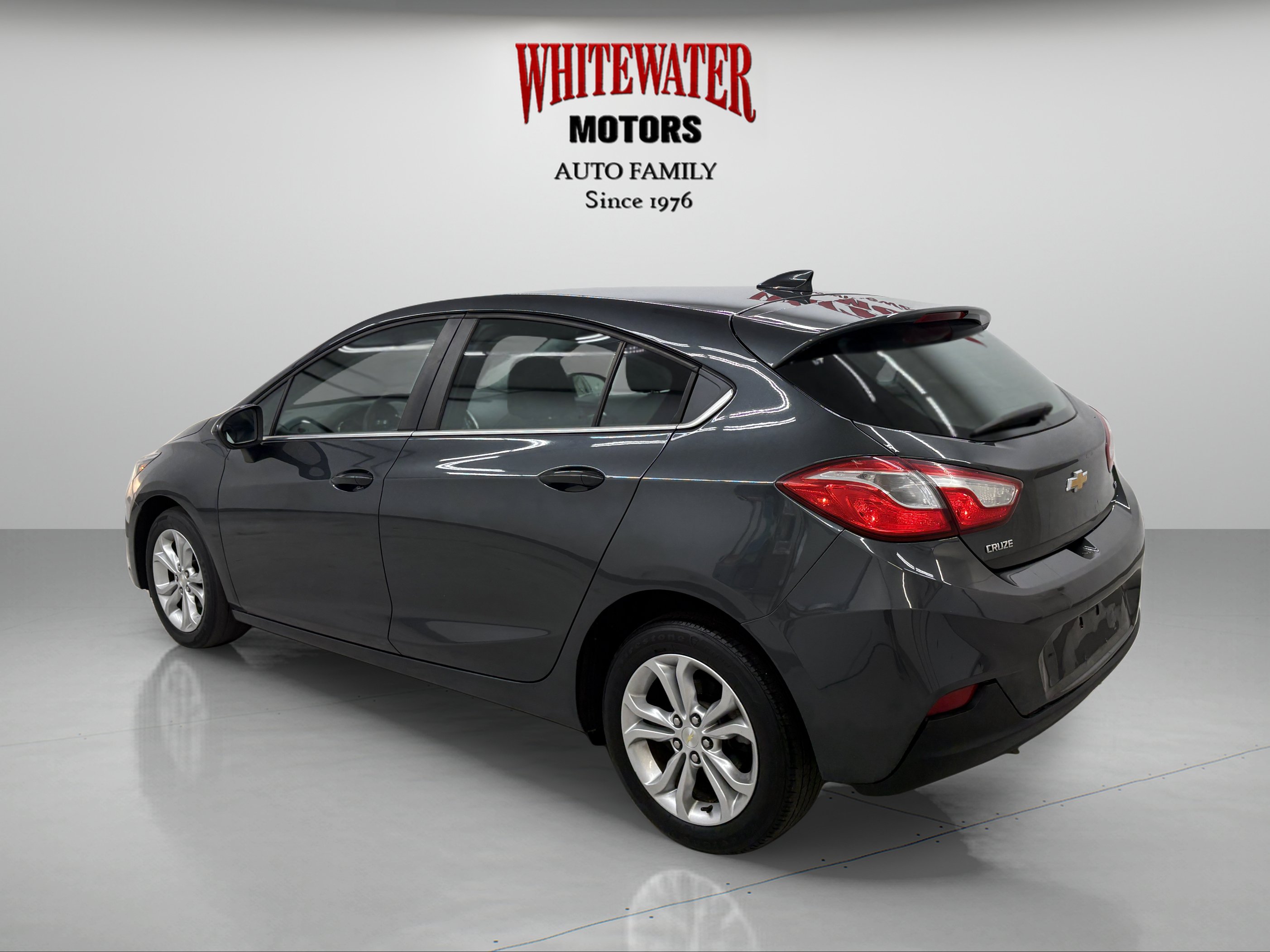 Used 2019 Chevrolet Cruze LT FWD image 2