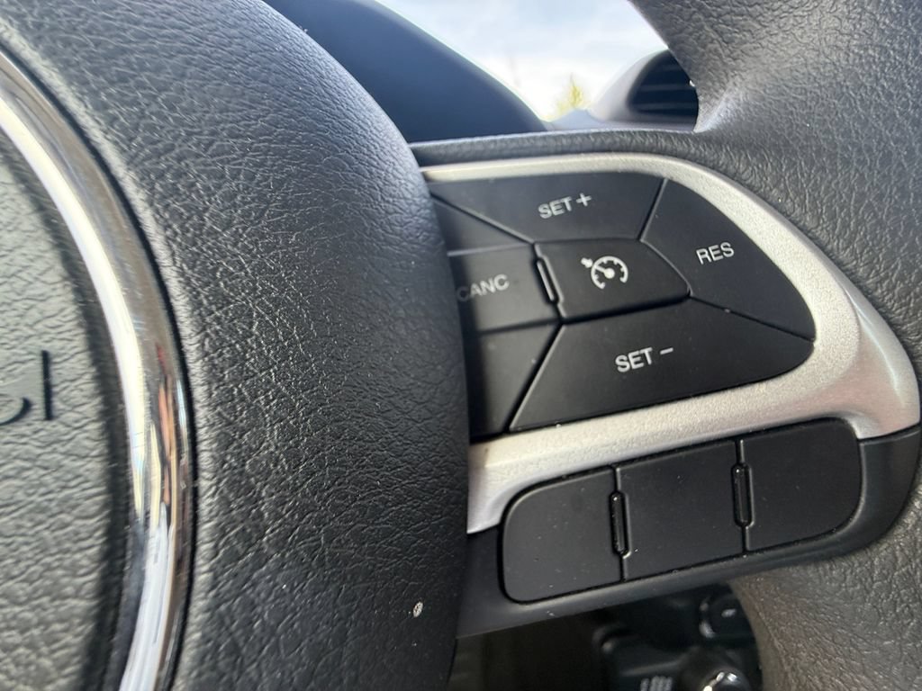 Used 2023 Jeep Renegade Latitude AWD/4WD image 17