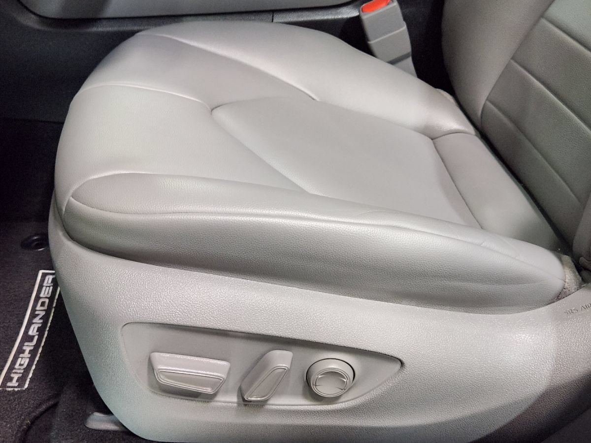 Used 2022 Toyota Highlander XLE AWD/4WD image 44