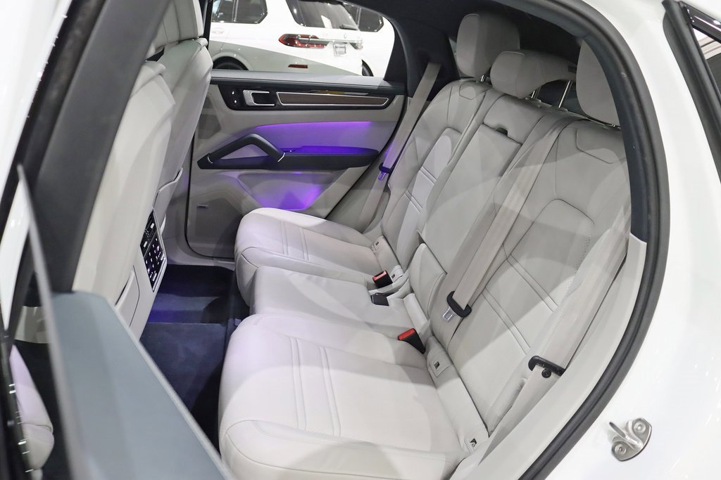 Used 2023 Porsche Cayenne Platinum Edition image 29