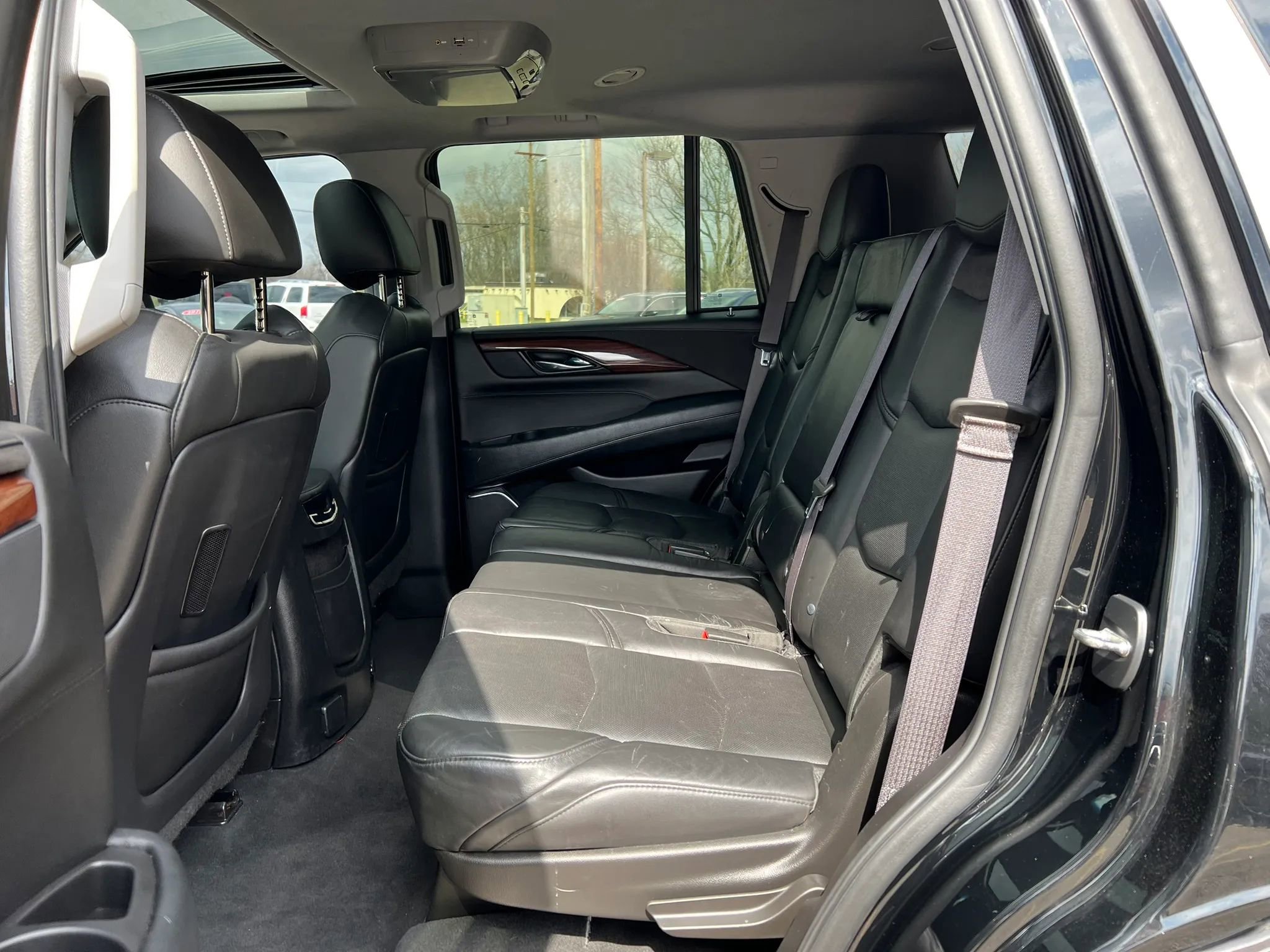 Used 2015 Cadillac Escalade Luxury image 27