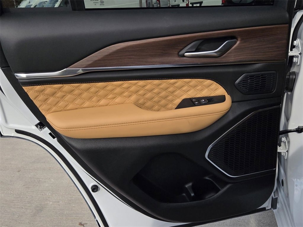 New 2025 Jeep Grand Cherokee Summit w/ Obsidian Package image 12