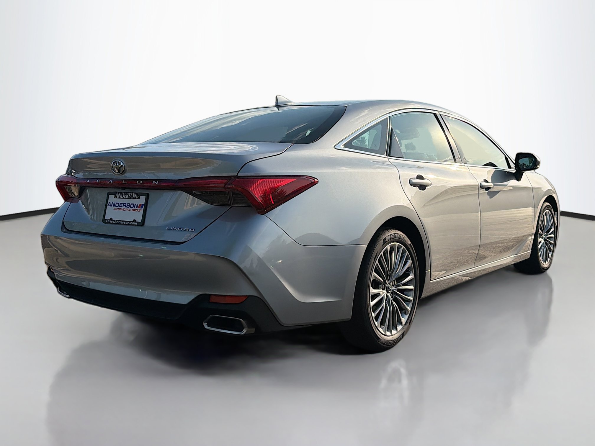 Used 2019 Toyota Avalon Limited w/ All Weather Liner Package FWD image 2