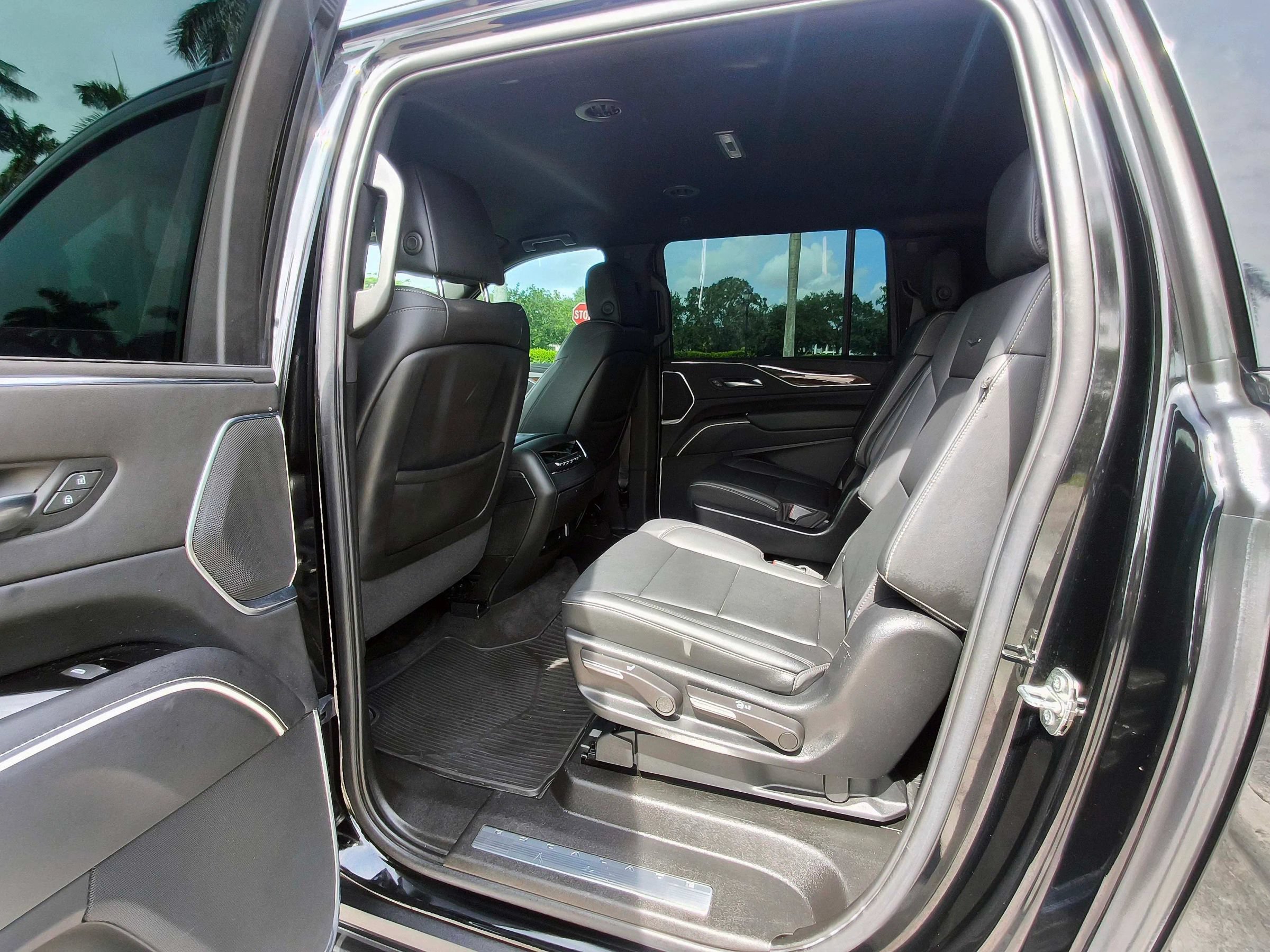 Used 2023 Cadillac Escalade ESV Luxury AWD/4WD image 13