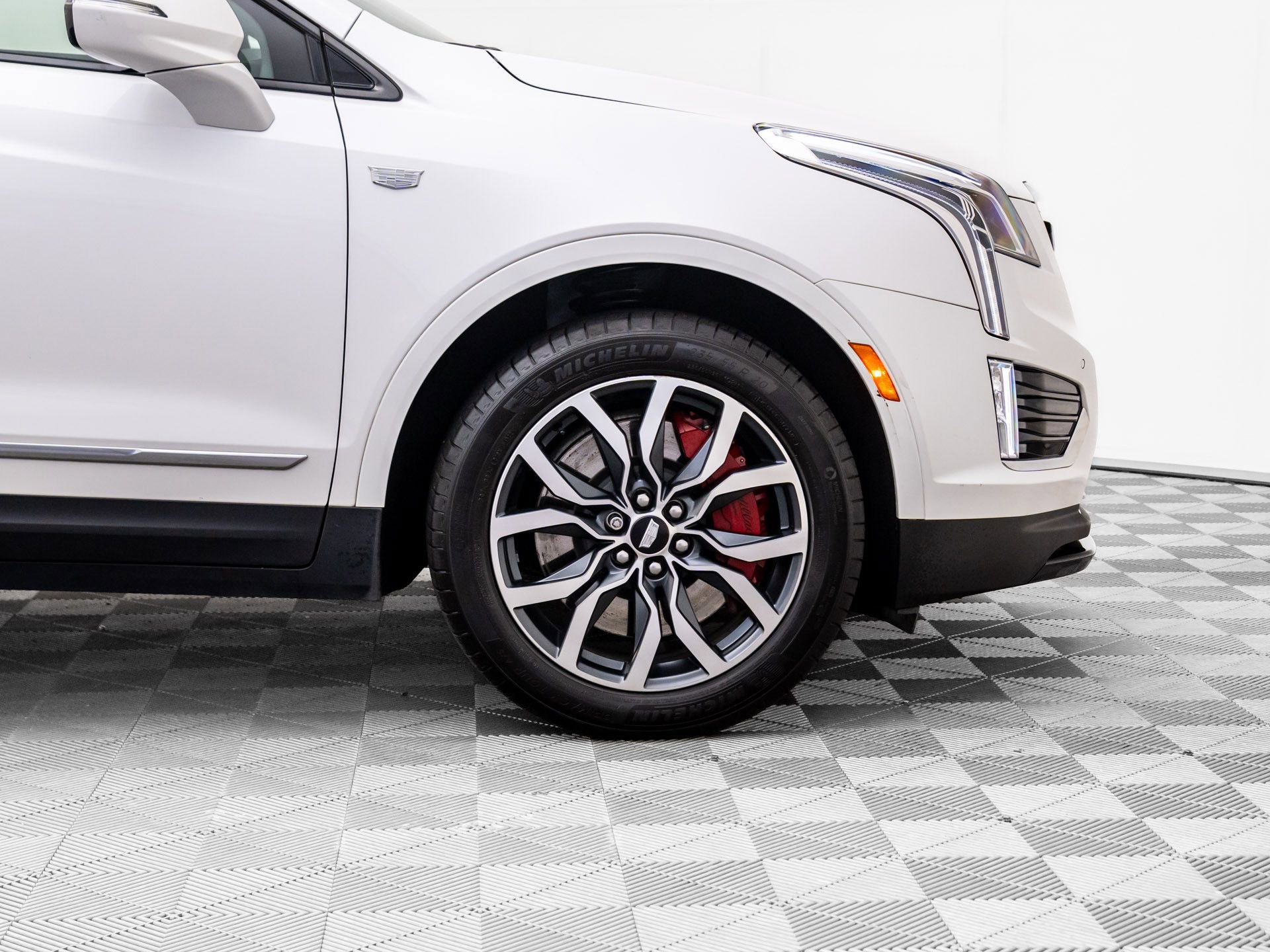 Certified 2022 Cadillac XT5 Sportv w/ LPO, Floor Liner Package image 33