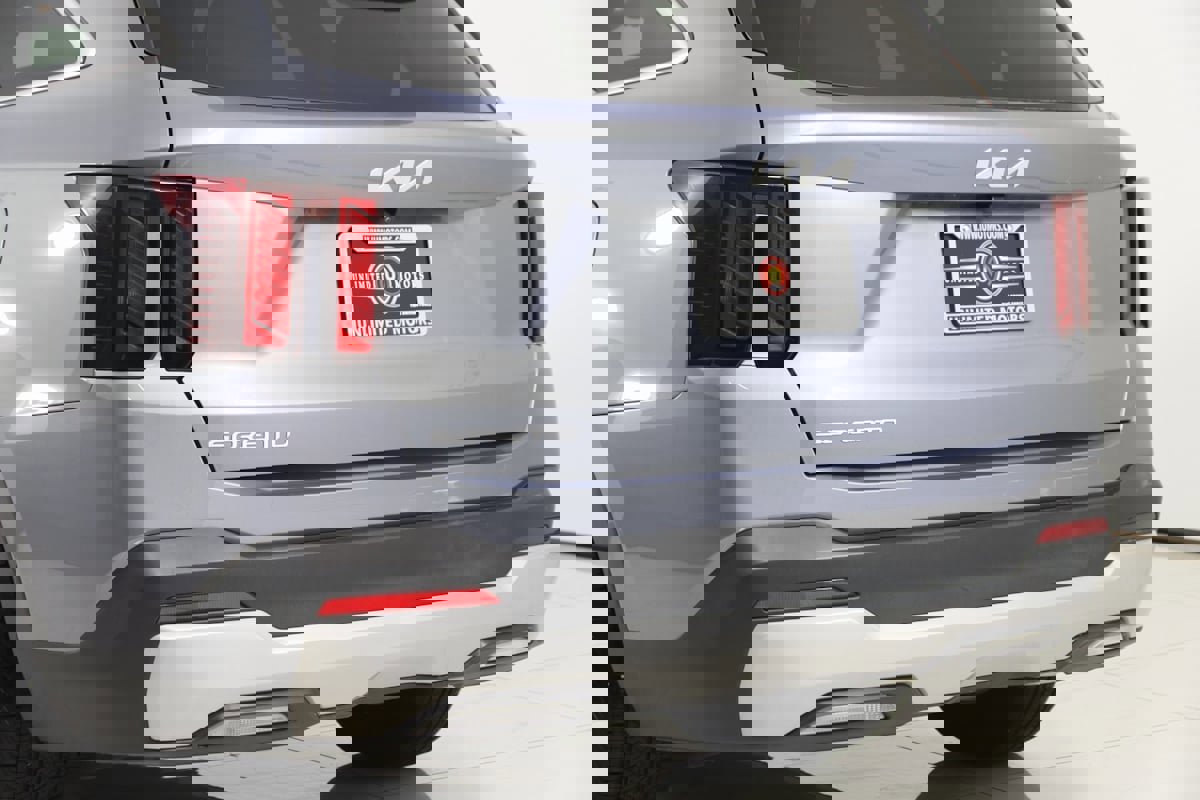 Used 2025 Kia Sorento LX image 20
