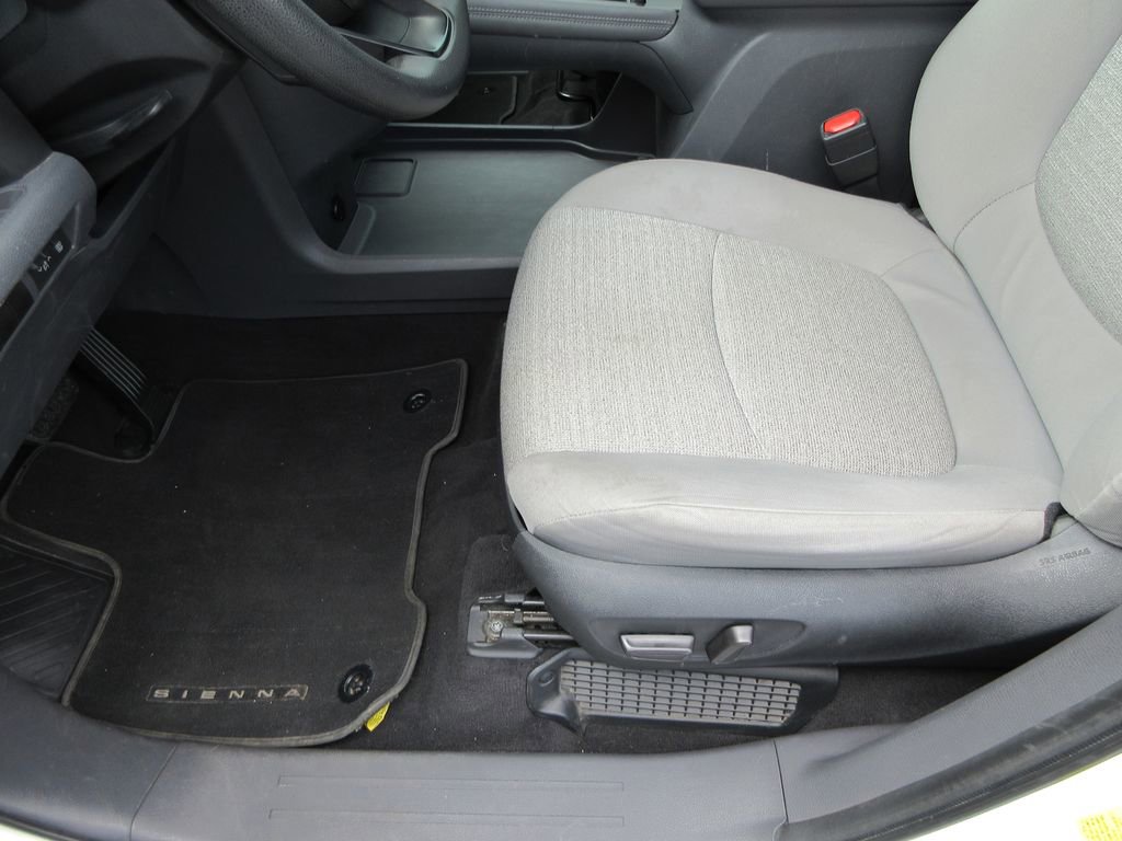 Used 2022 Toyota Sienna LE FWD image 20