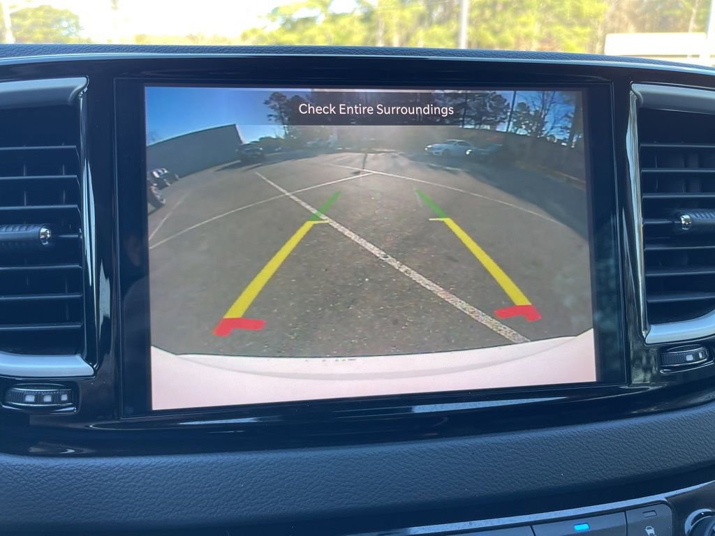 Used 2023 Chrysler Pacifica Touring-L image 11