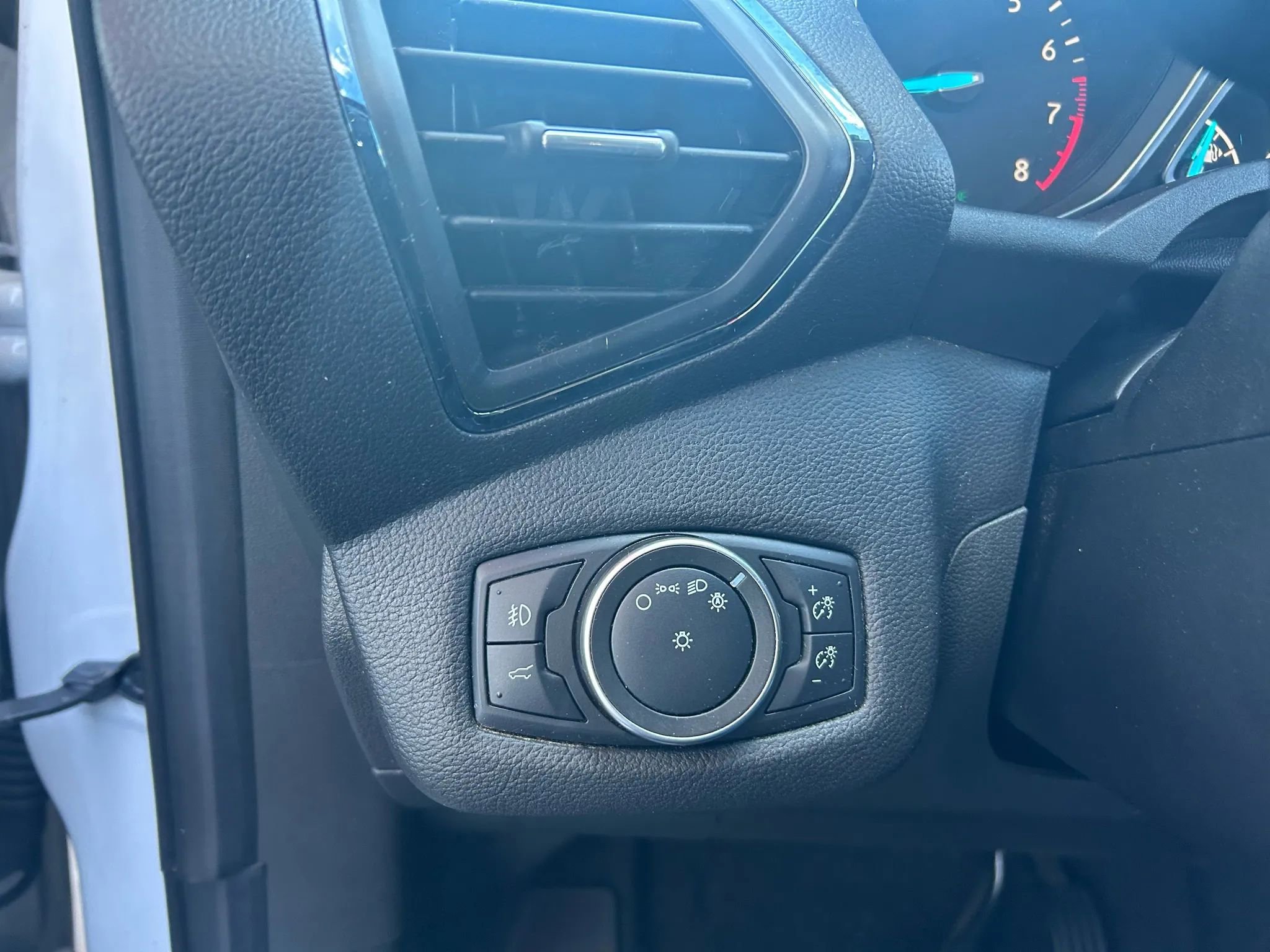 Used 2019 Ford Escape Titanium image 15