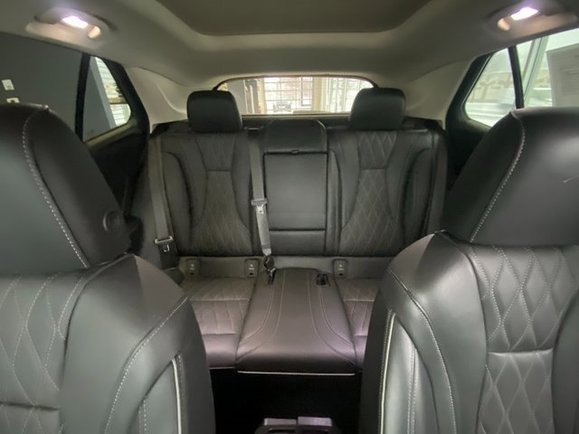 Used 2023 Buick Envision Avenir image 18