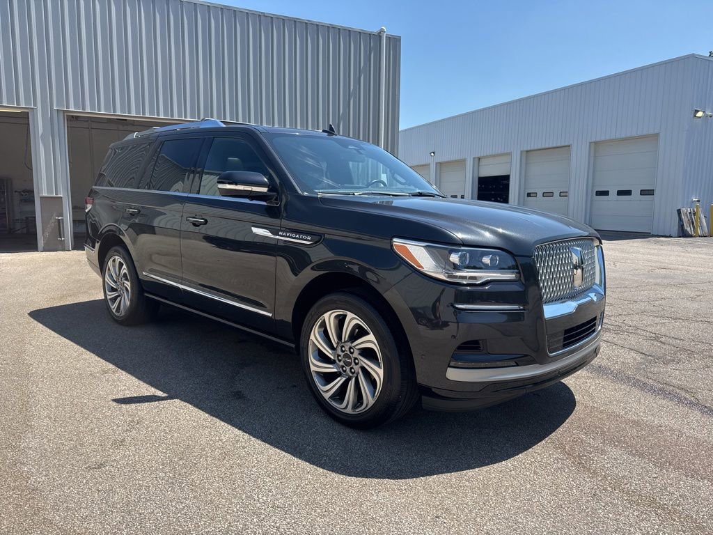 Used 2022 Lincoln Navigator Reserve AWD/4WD image 9
