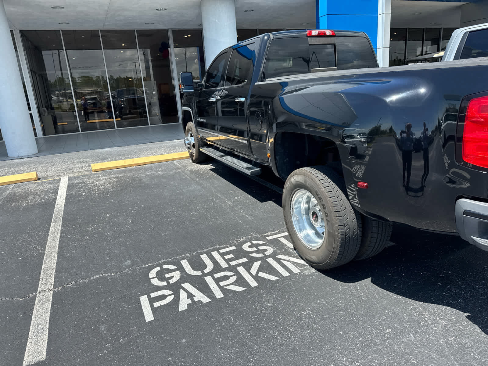 Used 2017 GMC Sierra 3500 Denali w/ Duramax Plus Package AWD/4WD image 12
