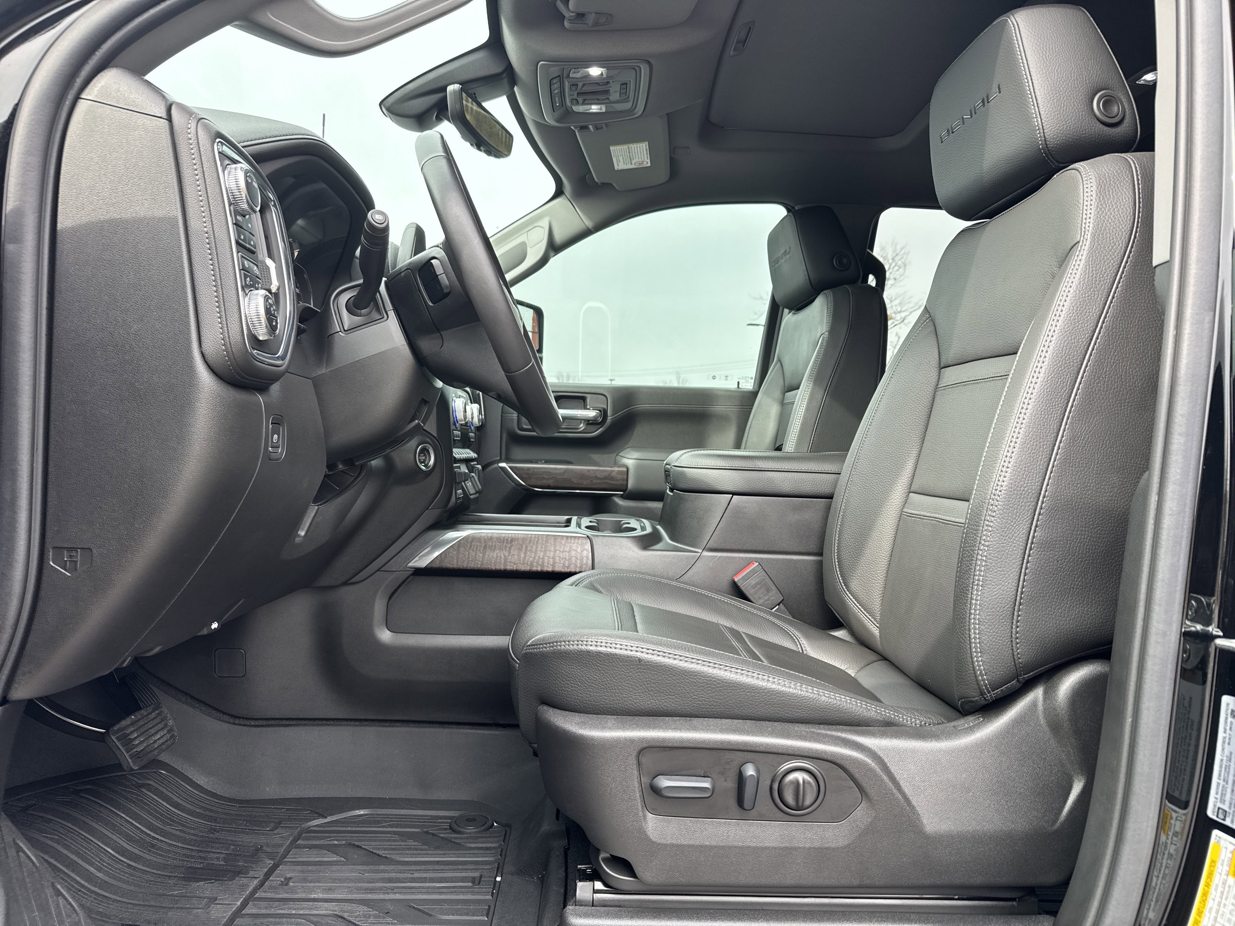 Used 2023 GMC Sierra 3500 Denali w/ Denali Ultimate Package image 16