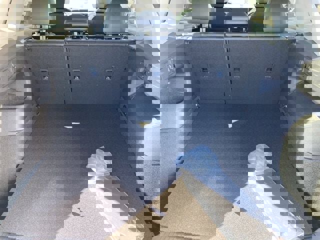 New 2025 Volkswagen Tiguan SE image 60