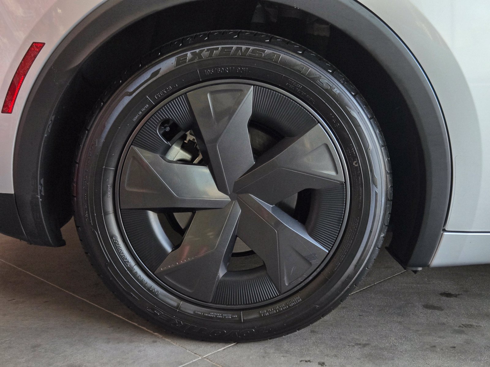 Certified 2025 Toyota Prius LE FWD image 7