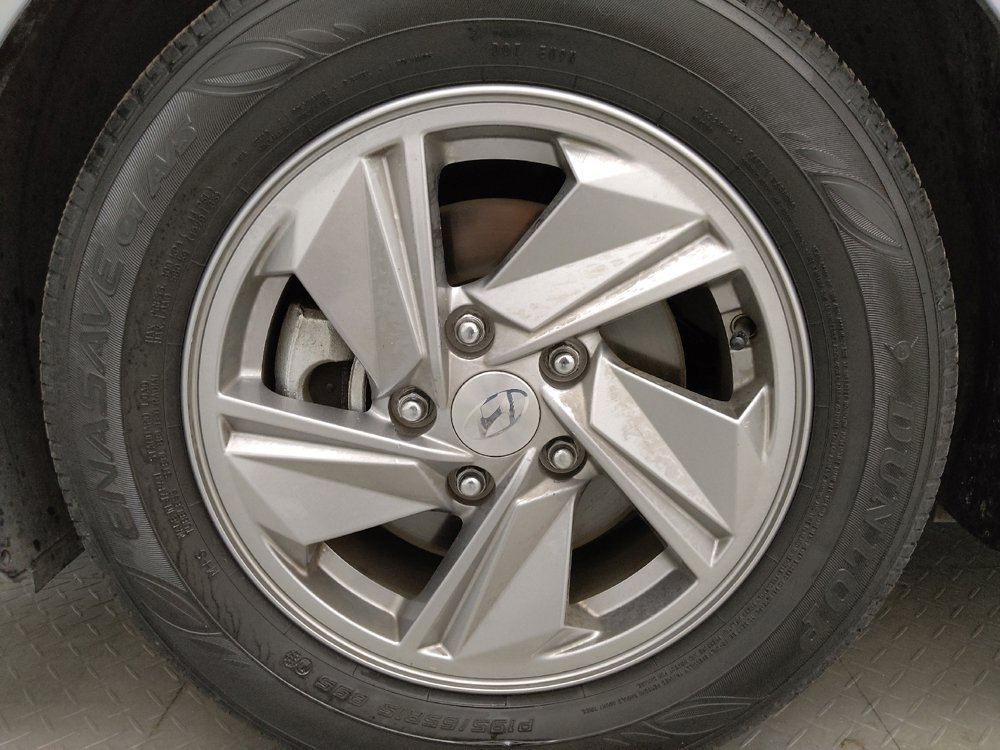 Used 2025 Hyundai Elantra SE FWD image 31