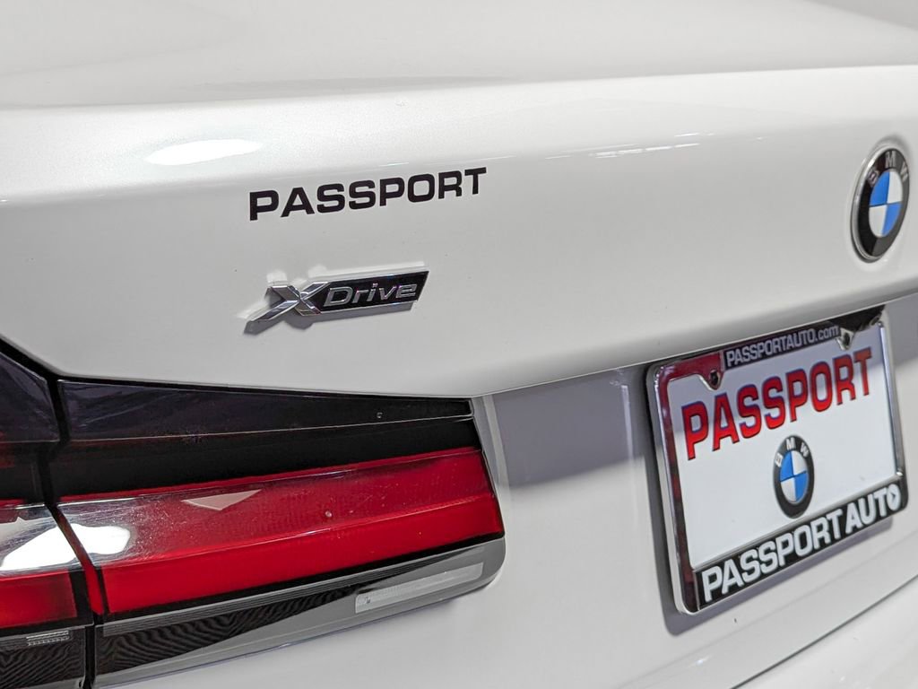 Used 2021 BMW 530i xDrive w/ Convenience Package image 11