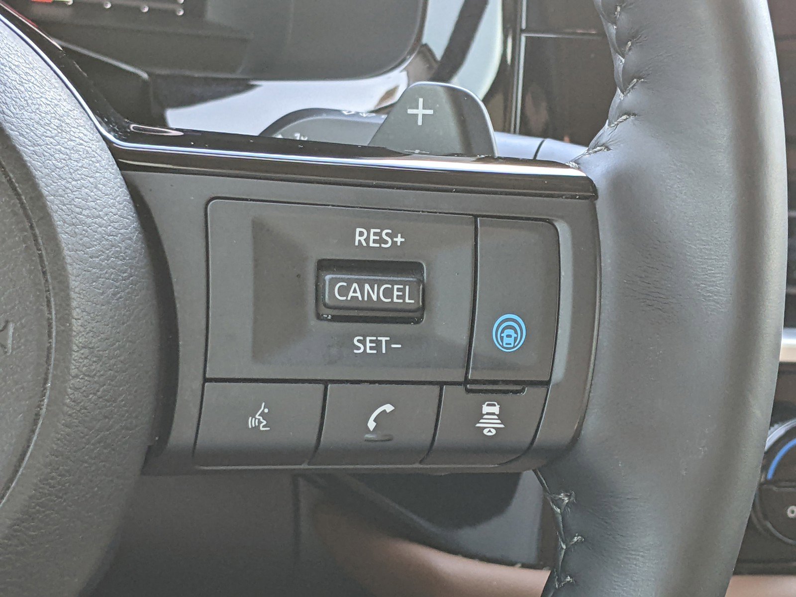 Used 2024 Nissan Pathfinder Platinum w/ Cargo Package image 24