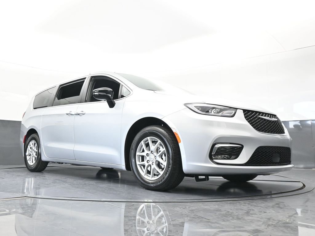 New 2026 Chrysler Pacifica Select image 60