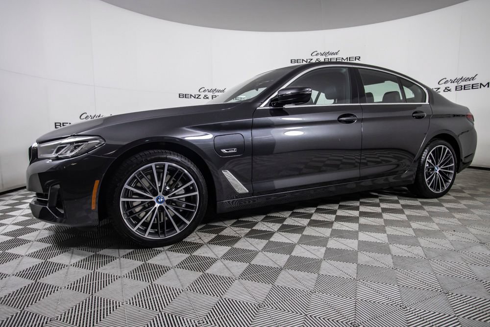 Used 2023 BMW 530e w/ Convenience Package RWD image 9