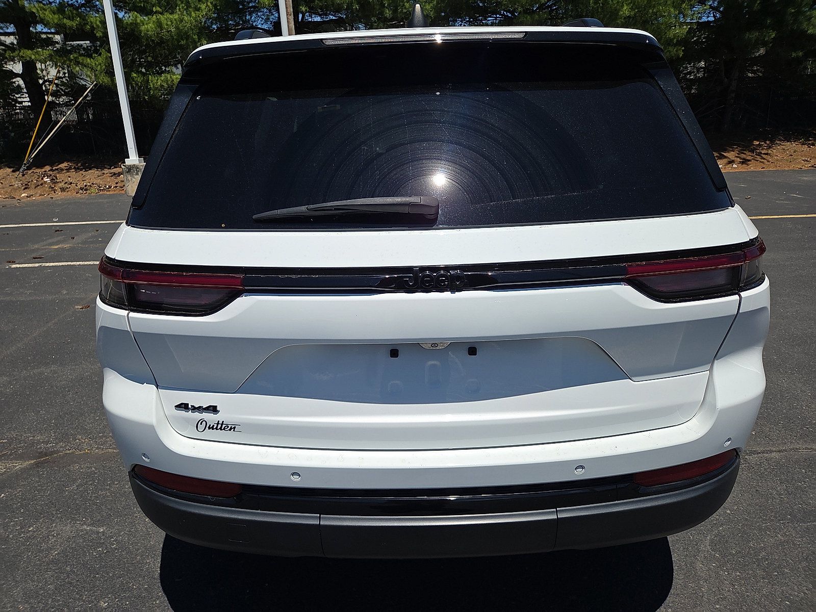 Used 2023 Jeep Grand Cherokee Altitude AWD/4WD image 4