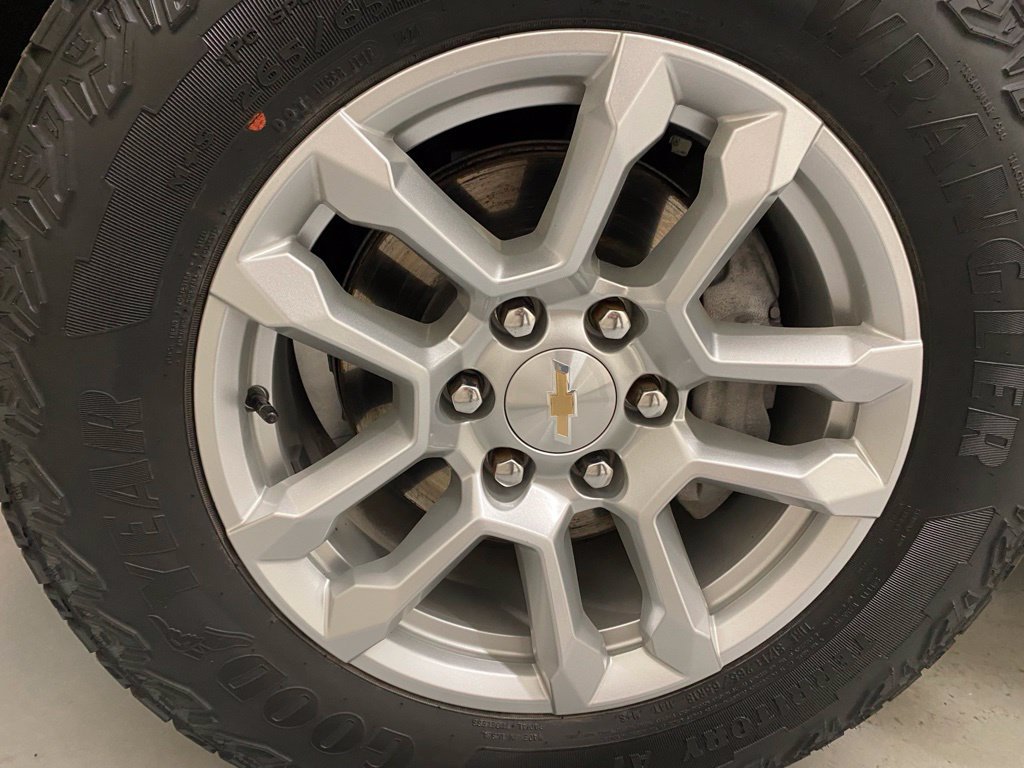 Used 2024 Chevrolet Silverado 1500 LT AWD/4WD image 27