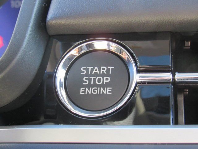 New 2025 Mitsubishi Outlander SE image 18