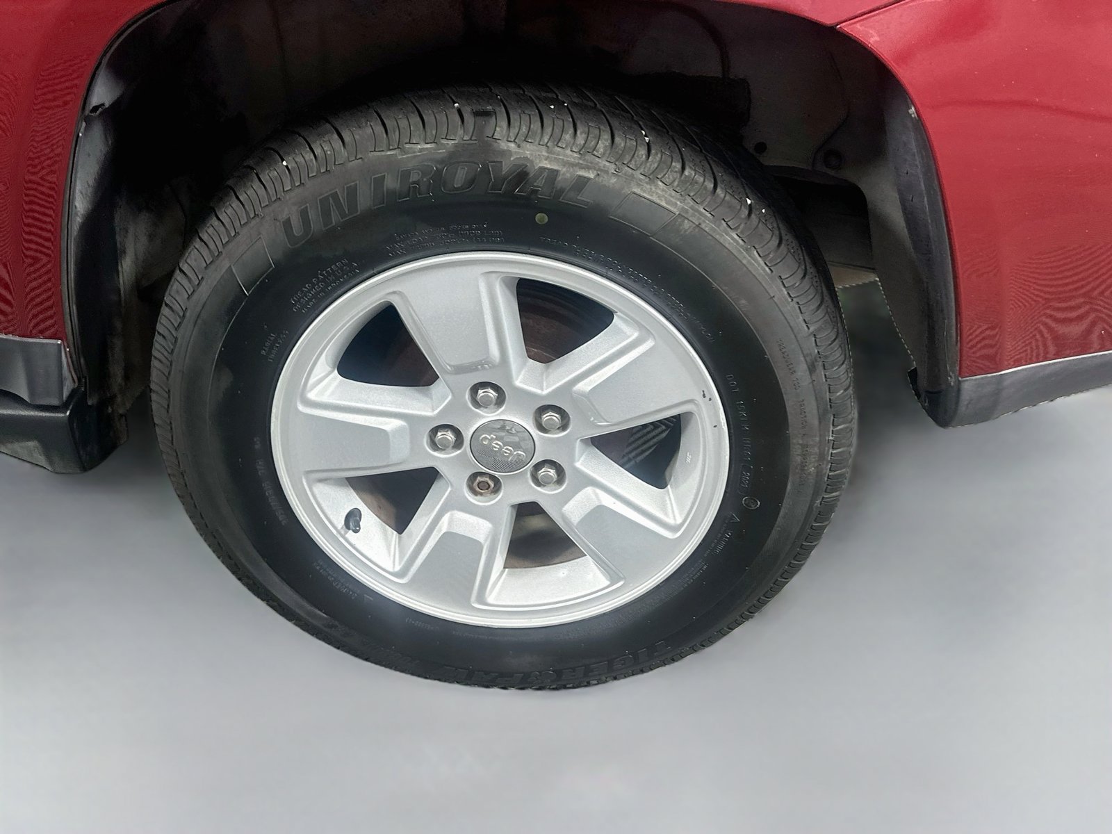 Used 2017 Jeep Compass Latitude FWD image 27