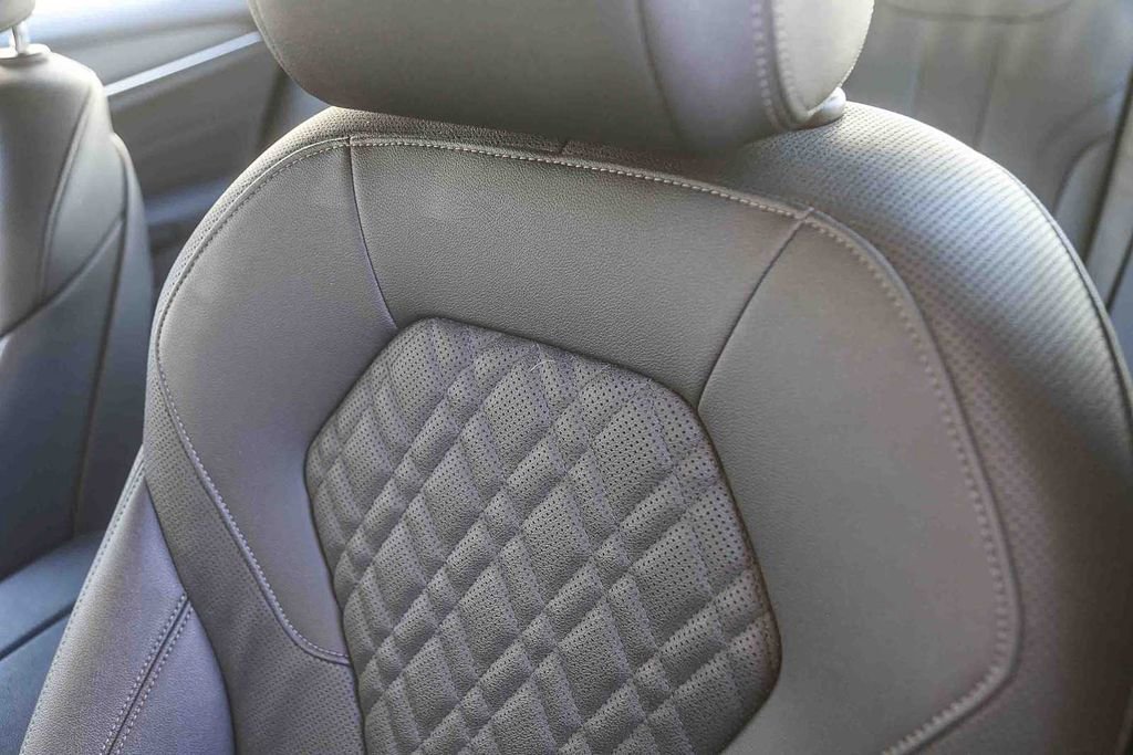 Certified 2023 BMW 530e w/ Convenience Package image 22