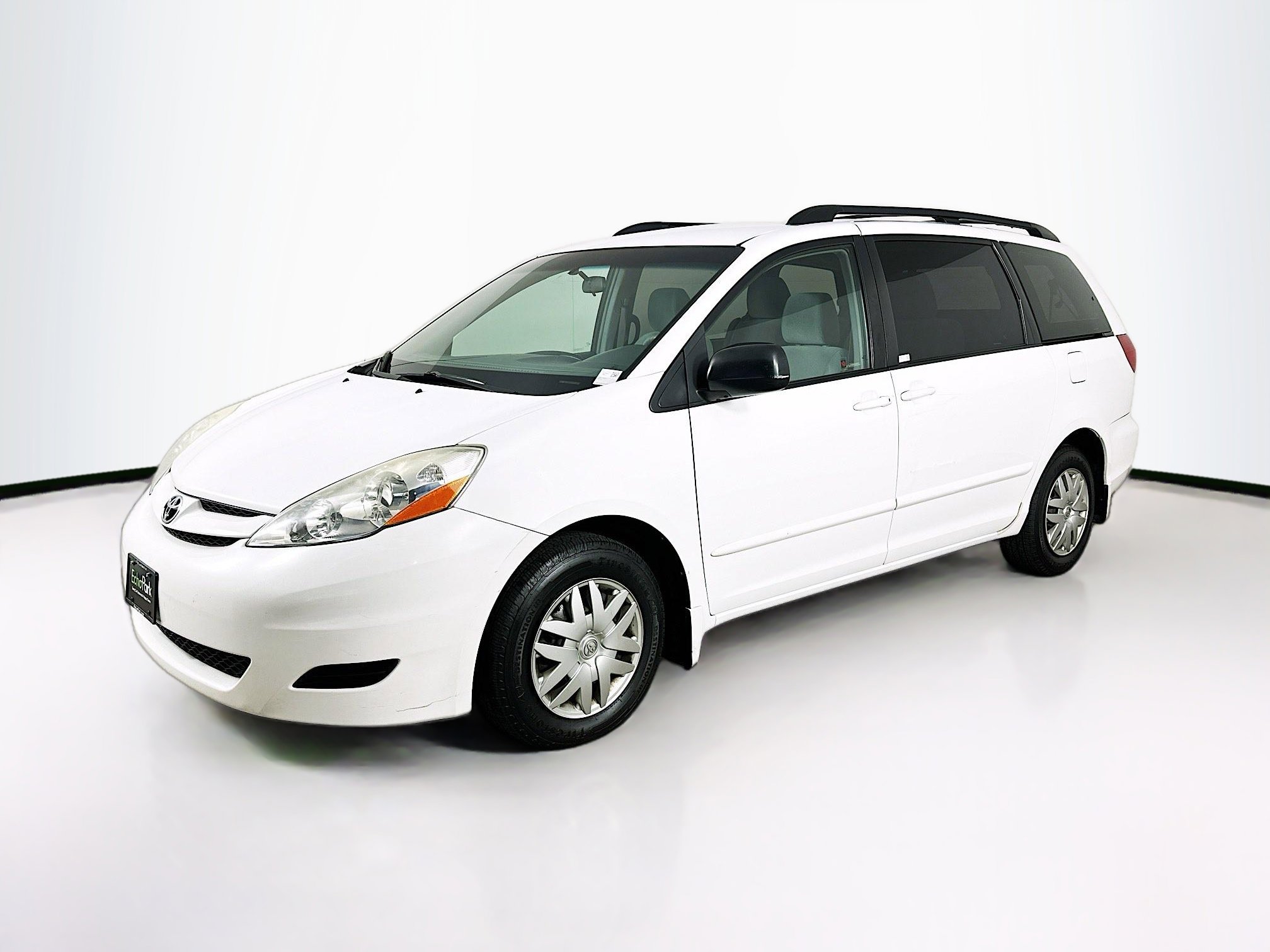 Used 2009 Toyota Sienna CE image 3