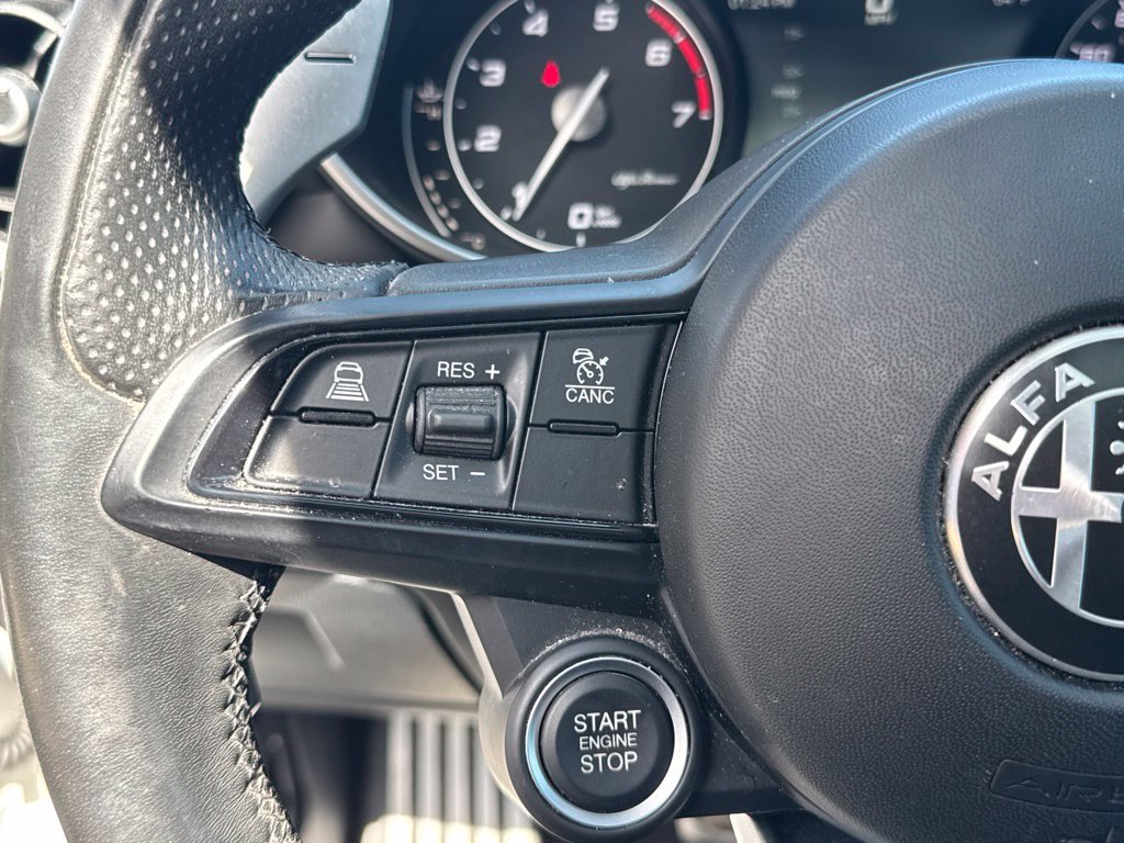 Used 2022 Alfa Romeo Giulia Veloce AWD/4WD image 36