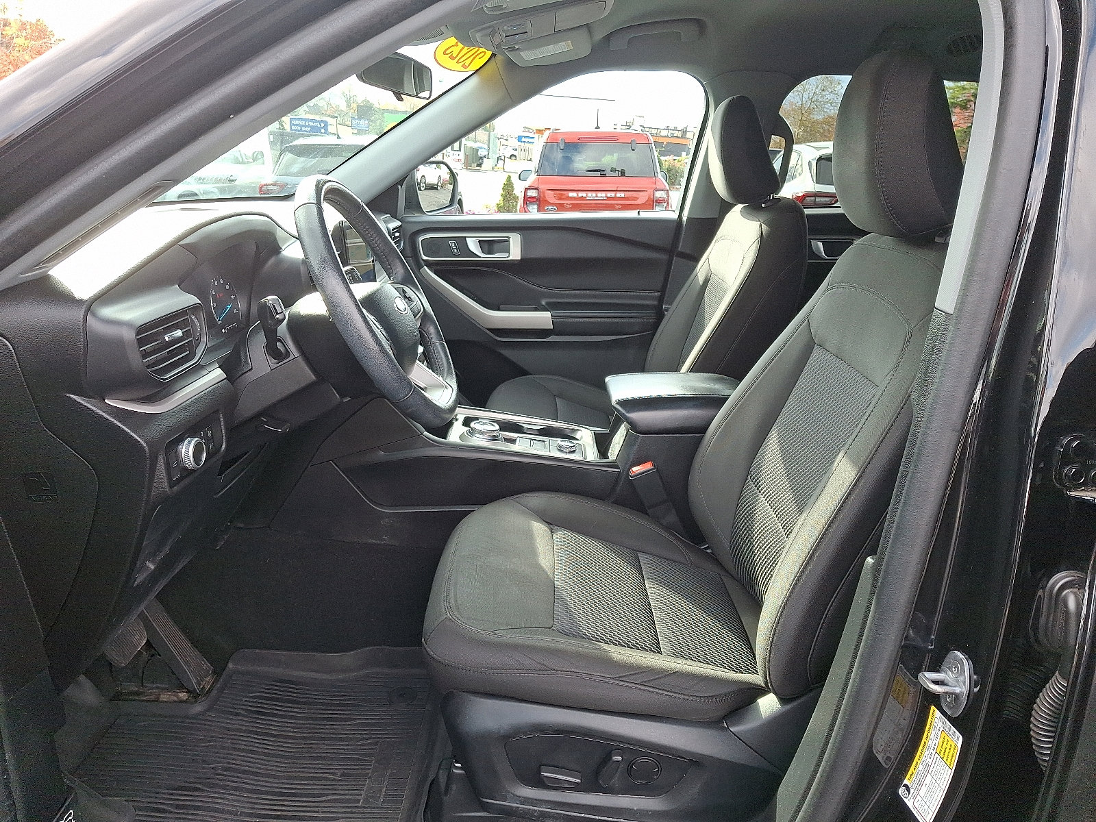 Used 2023 Ford Explorer XLT image 15