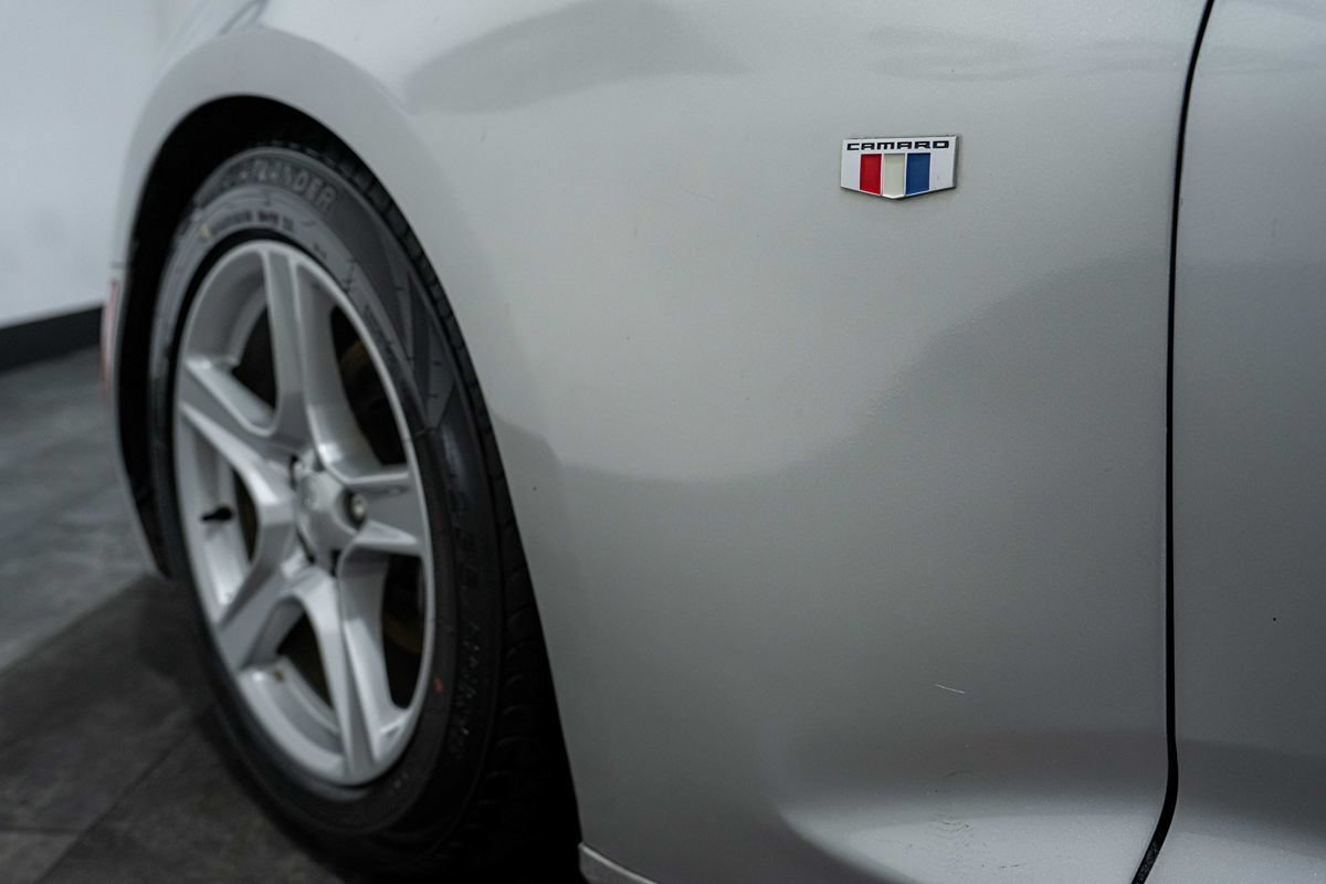 Used 2016 Chevrolet Camaro LT RWD image 11
