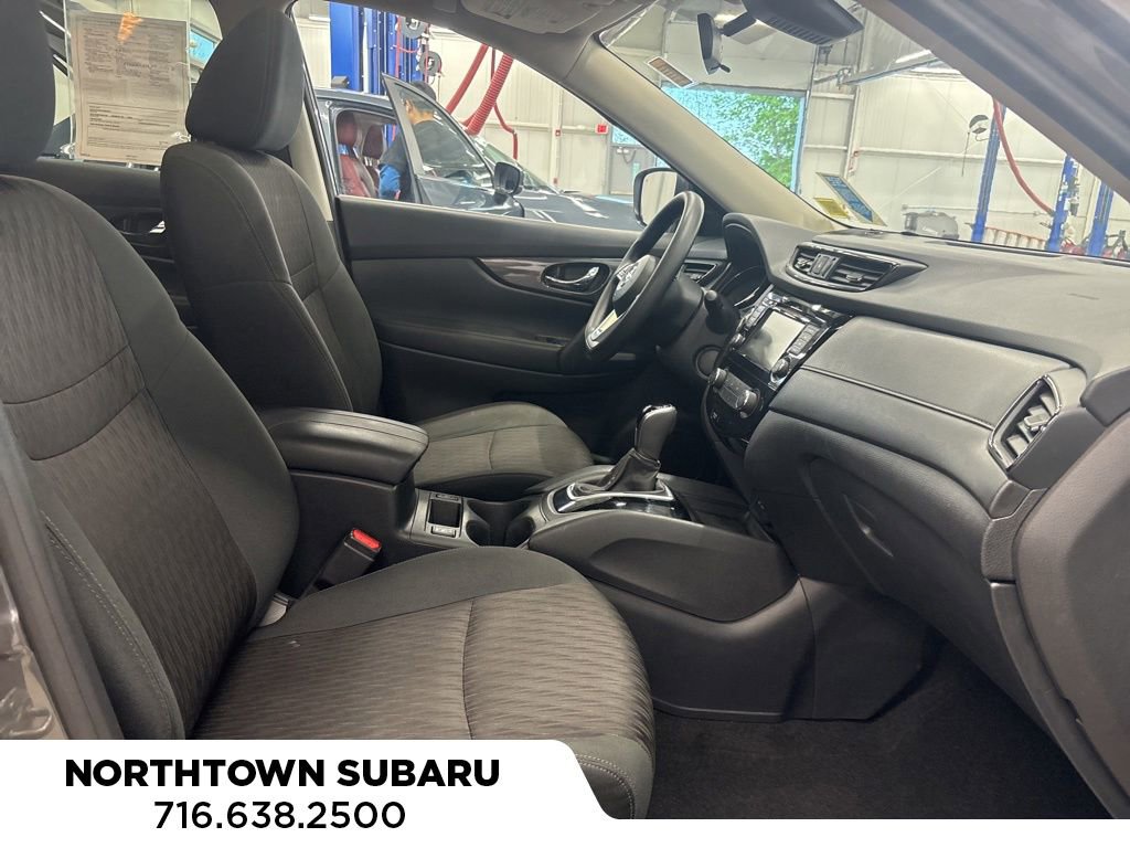 Used 2020 Nissan Rogue SV AWD/4WD image 14