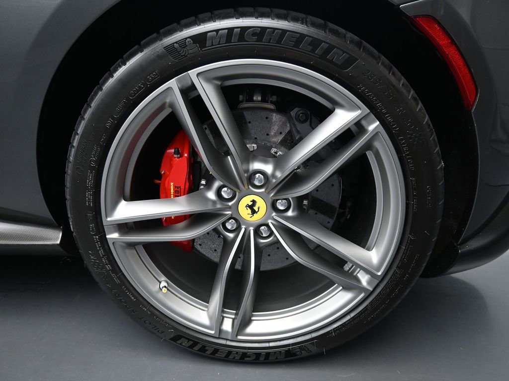 Used 2022 Ferrari Roma RWD image 32