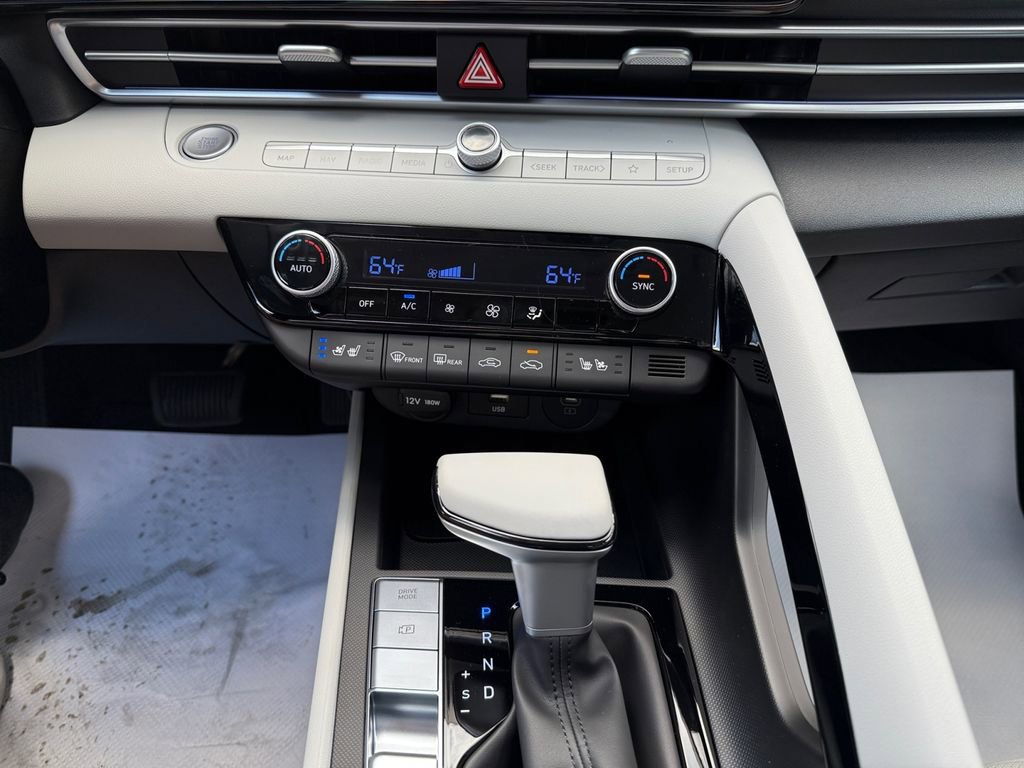 Used 2025 Hyundai Elantra Limited image 17
