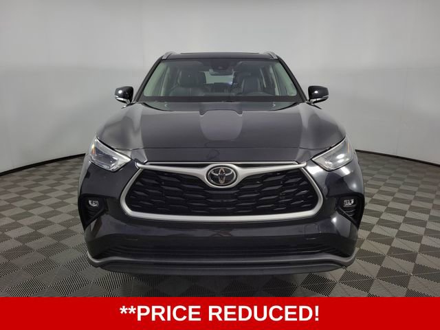 Used 2023 Toyota Highlander XLE FWD image 2