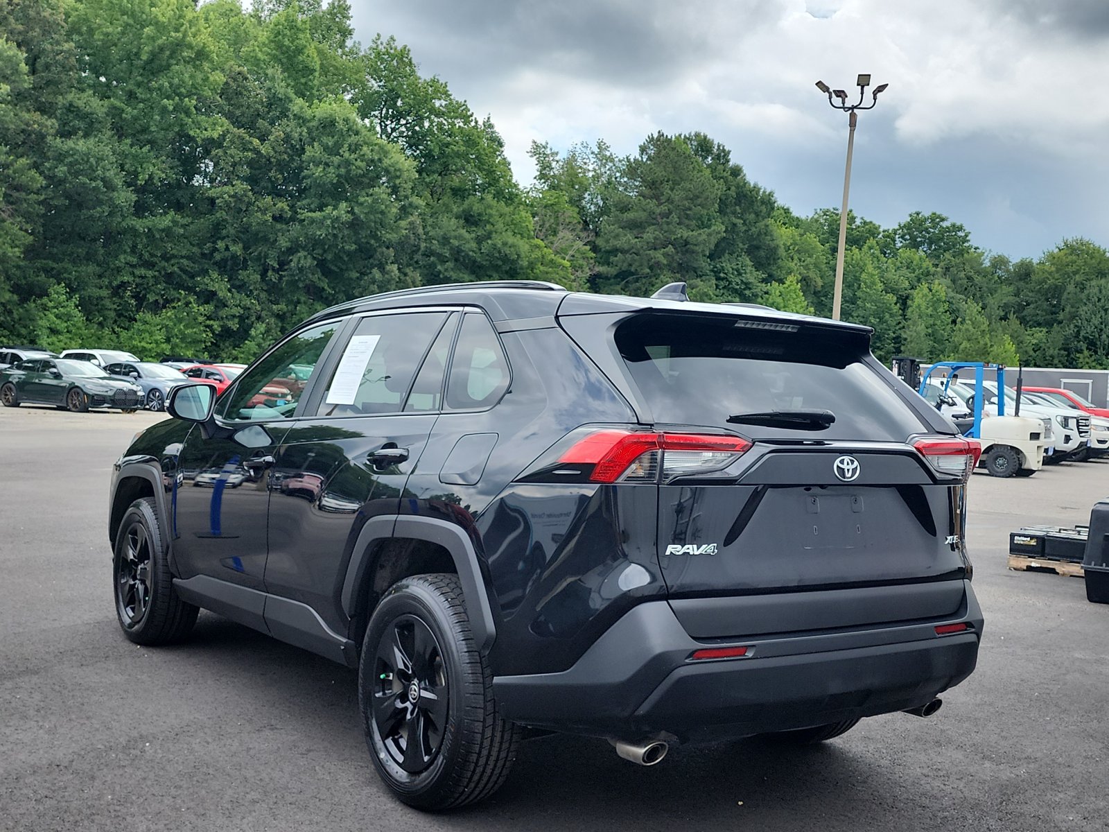 Used 2021 Toyota RAV4 XLE FWD image 3