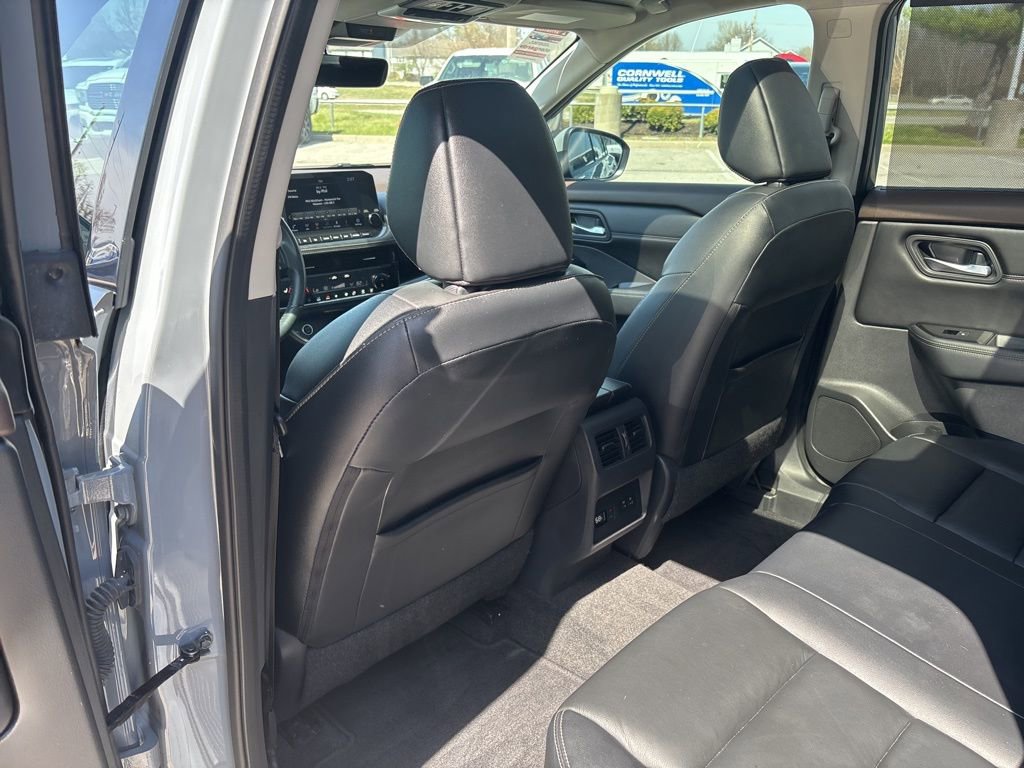 Used 2022 Nissan Rogue SL w/ SL Premium Package image 40