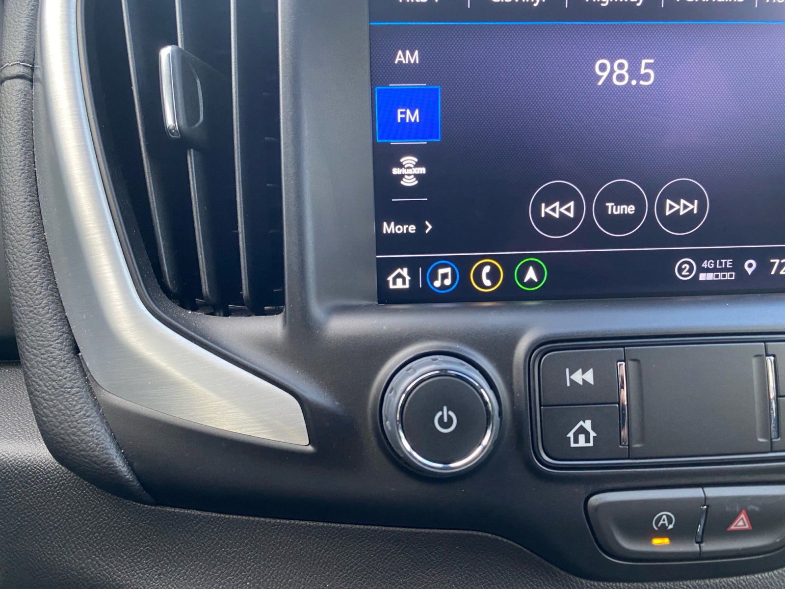 Used 2024 GMC Terrain SLE w/ Driver Convenience Package image 17