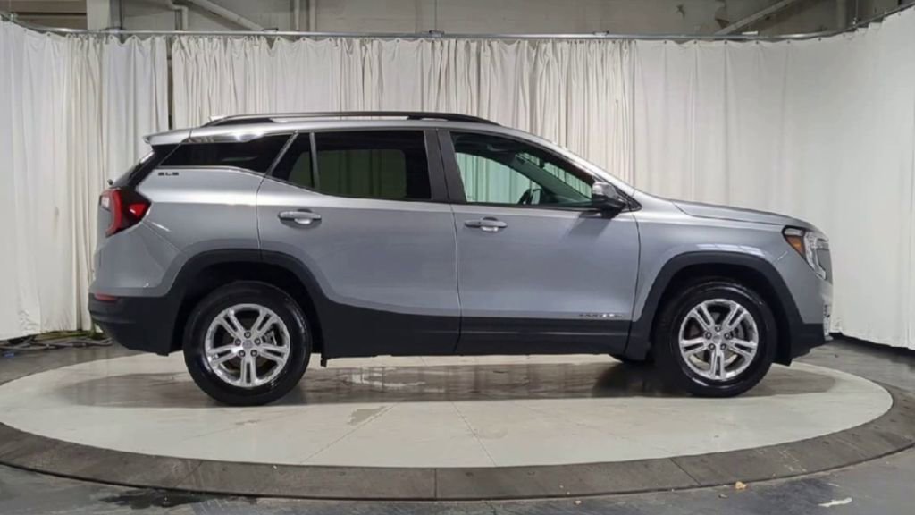 Used 2023 GMC Terrain SLE w/ Driver Convenience Package AWD/4WD image 11