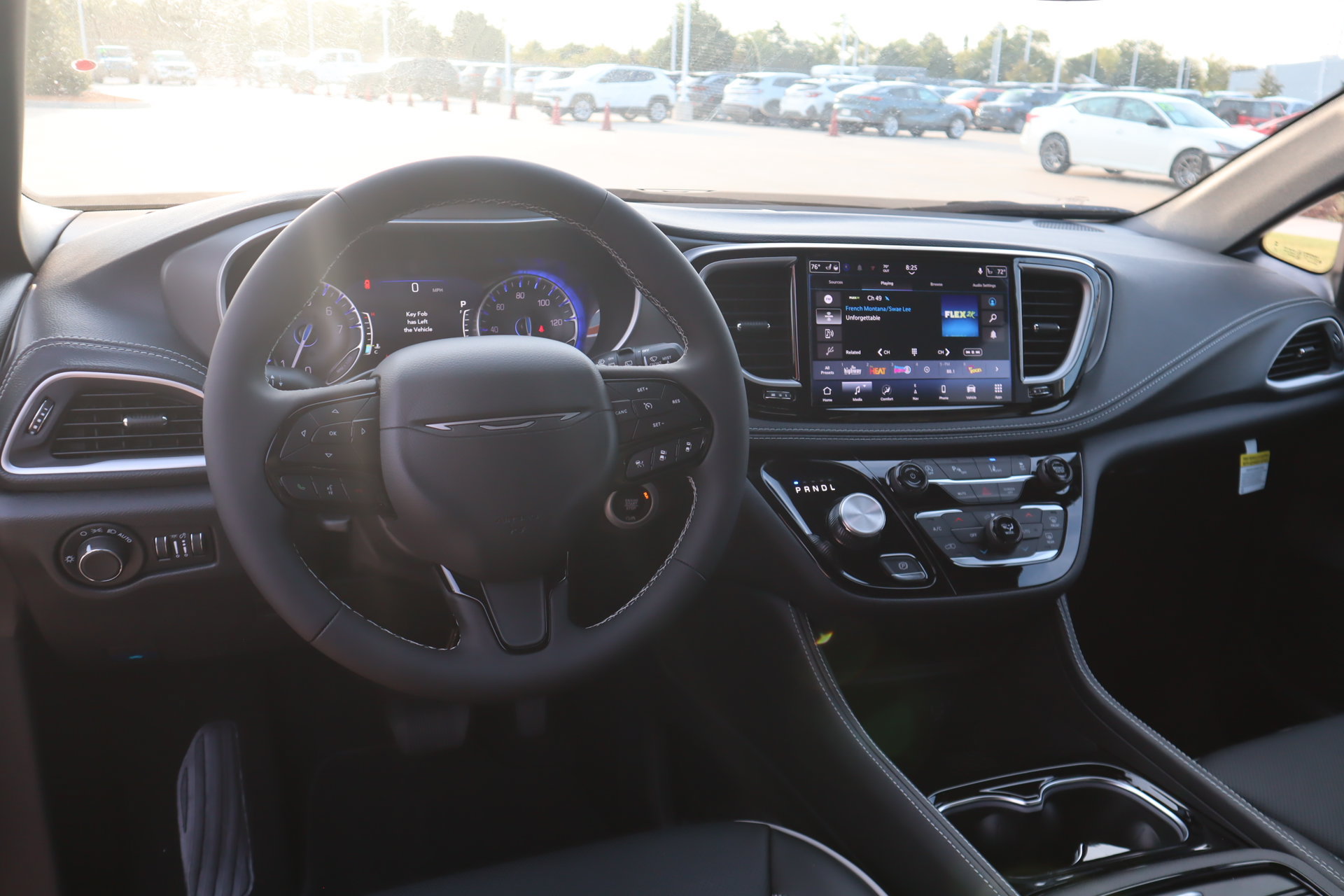 New 2027 Chrysler Pacifica Limited FWD image 2