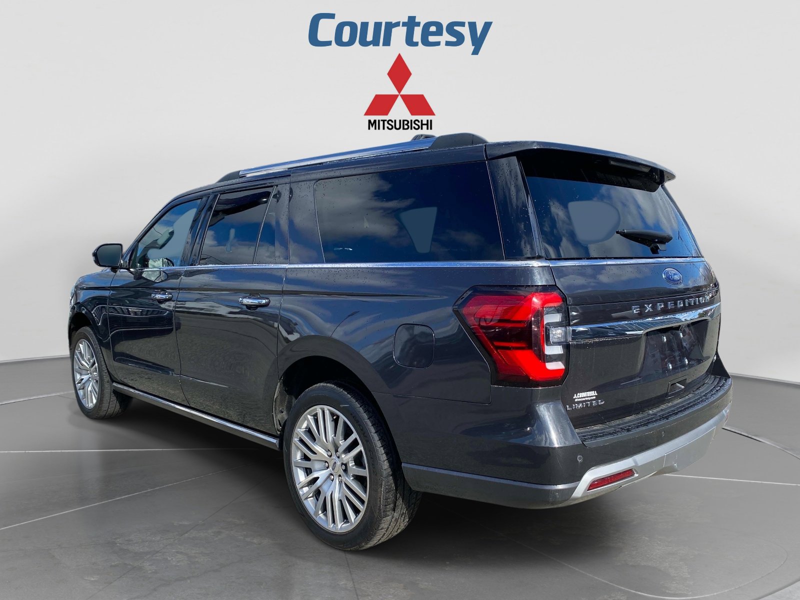 Used 2023 Ford Expedition Max Limited AWD/4WD image 3