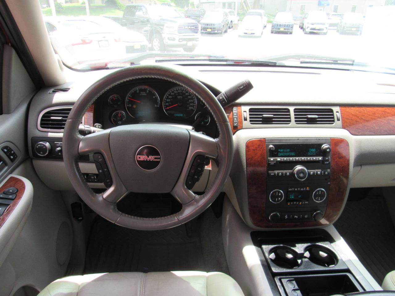 Used 2008 GMC Sierra 2500 SLT w/ Z71 Off-Road Package AWD/4WD image 4