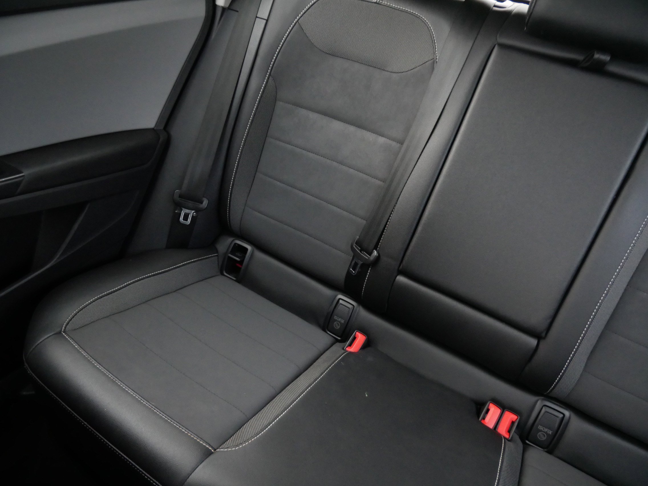 Certified 2023 Volkswagen Taos SE w/ Panoramic Sunroof Package image 12