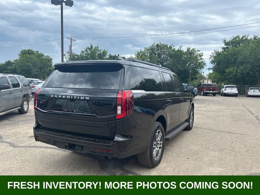 Used 2025 Ford Expedition Max Active RWD image 3
