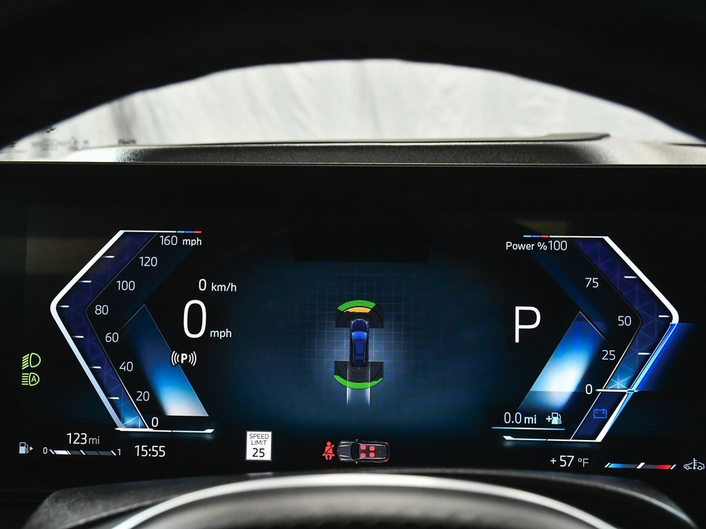 Used 2024 BMW X7 xDrive40i w/ Executive Package image 55